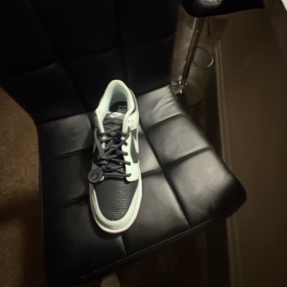 Nike Men's Low-Top Sneakers in Black and Mint Green